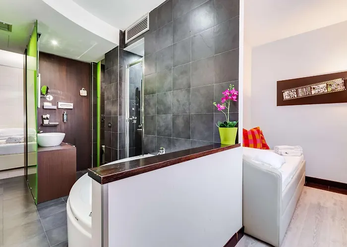 Western Cinemusic Hotel